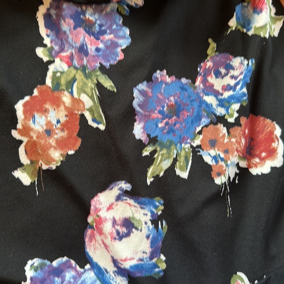 Beautiful knee length floral skirt - Picture 4 of 4